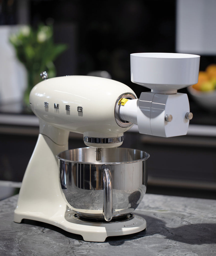 Crush your own oat flakes with SMEG attachment