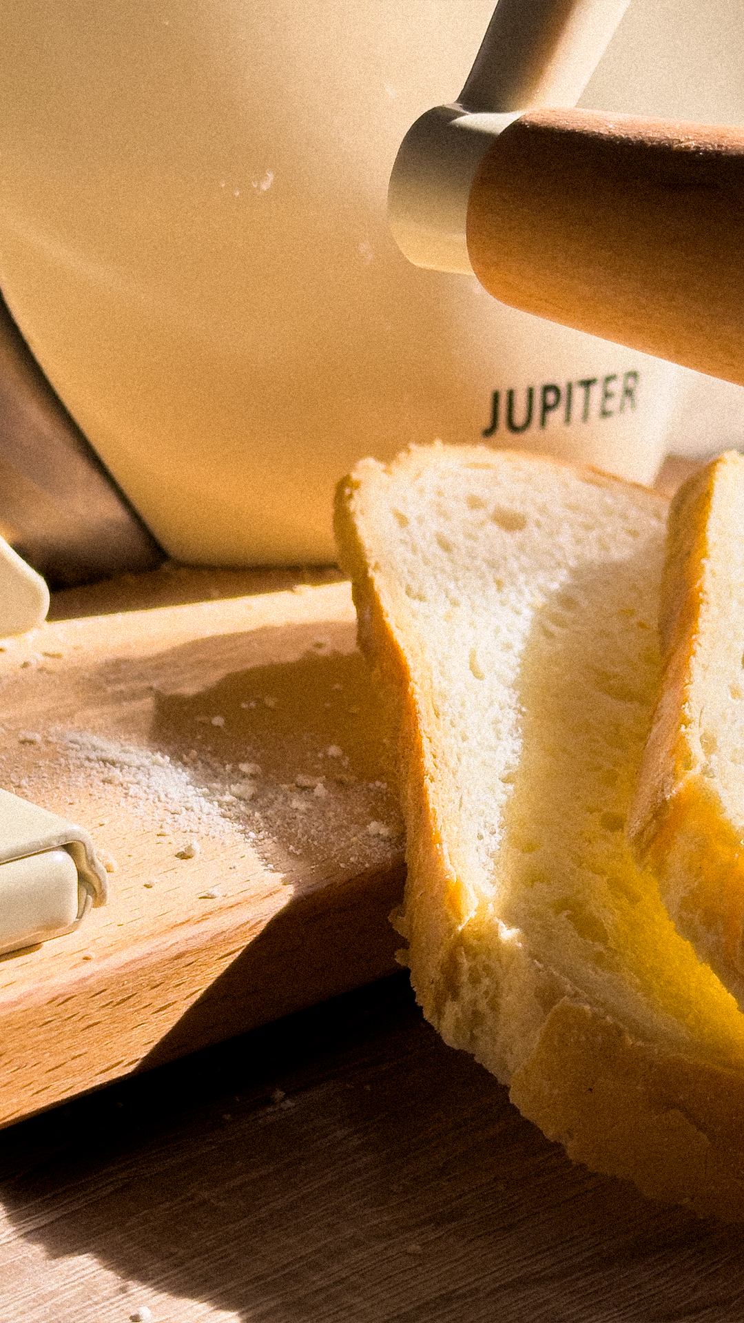 Detailansicht Allesschneider mit Jupiter Logo